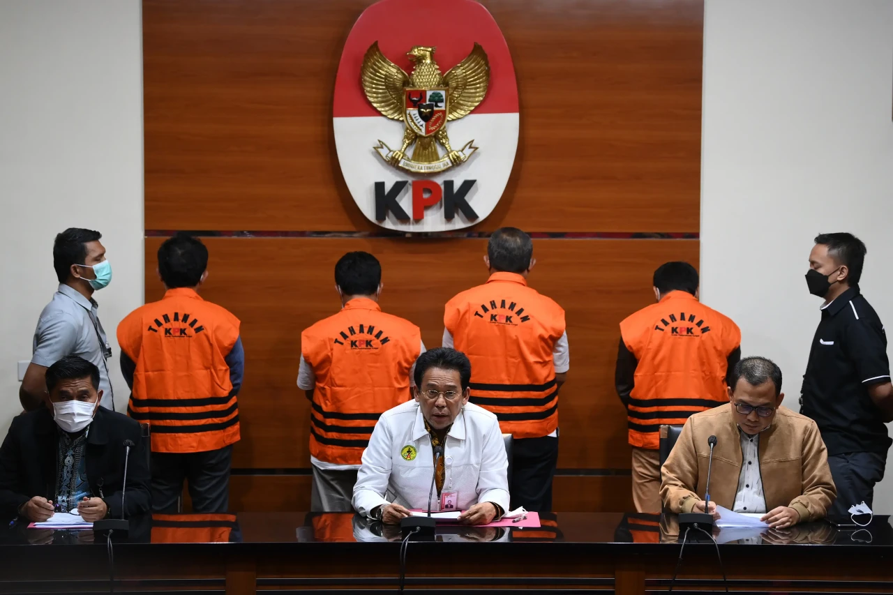 KPK Tahan 4 Tersangka...
