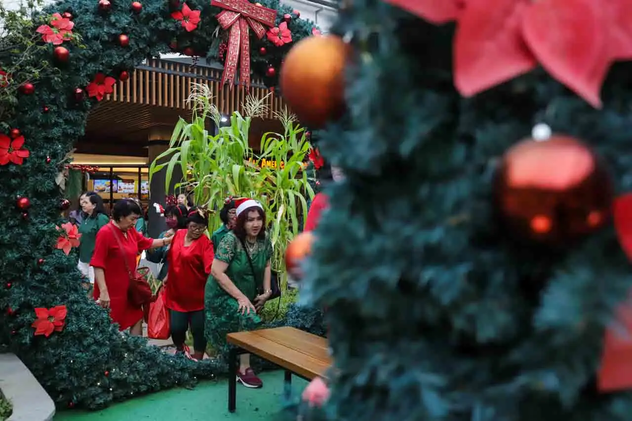 Nuansa Natal Hiasi Pusat...