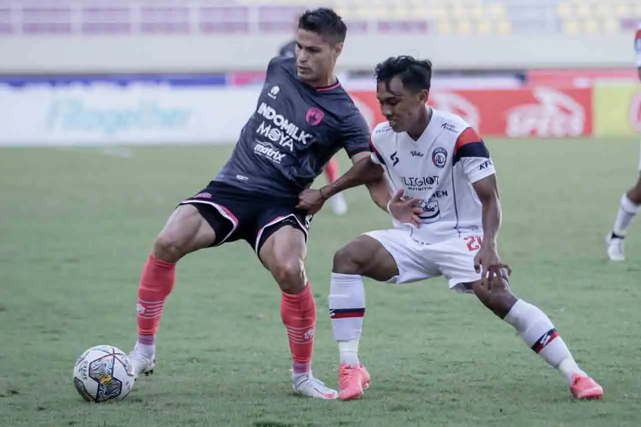 Arema FC Raih Kemenangan...