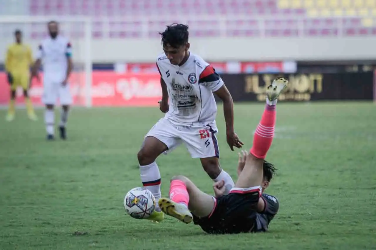 Arema FC Raih Kemenangan...