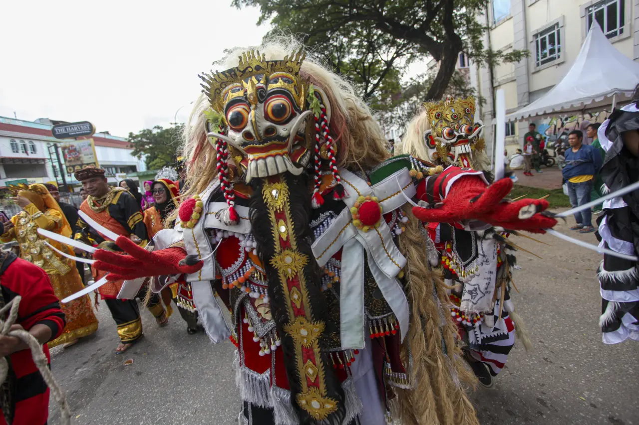 Pawai Budaya Meriahkan...