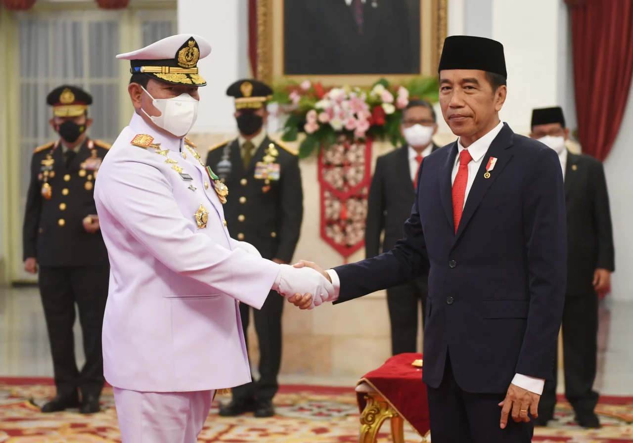 Jokowi Lantik Laksamana...