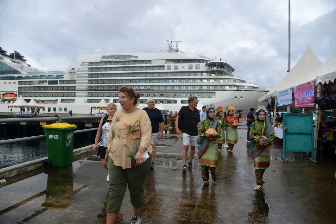 Kapal Pesiar MS Seabourn...