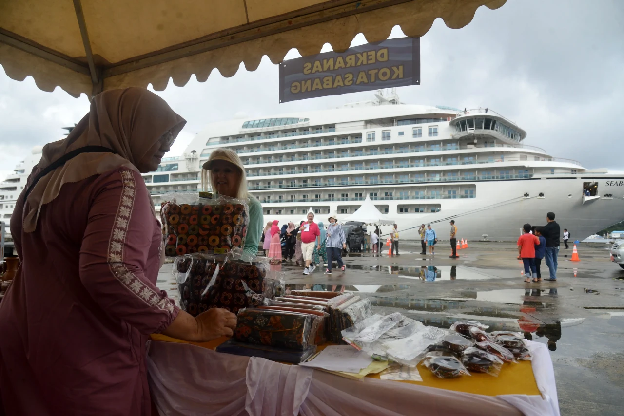 Kapal Pesiar MS Seabourn...