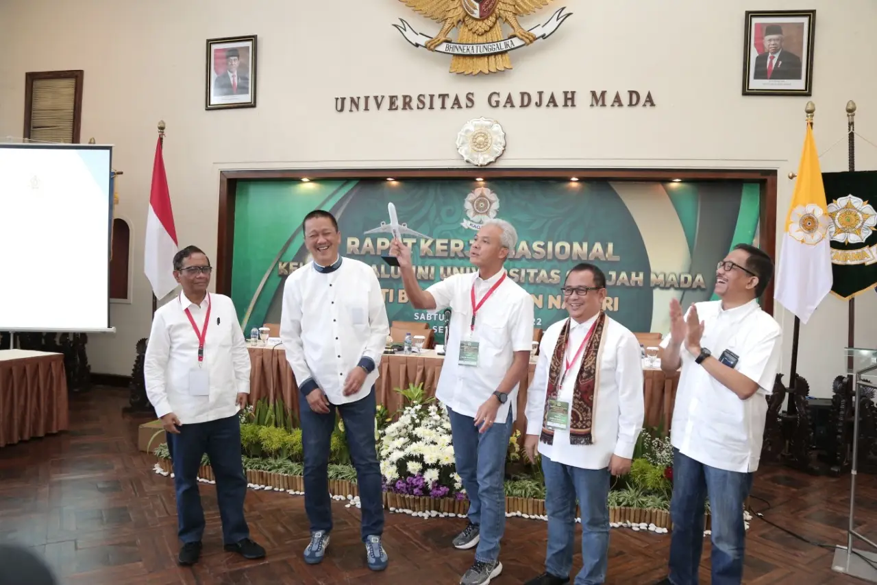 Ganjar Pranowo Hadiri...