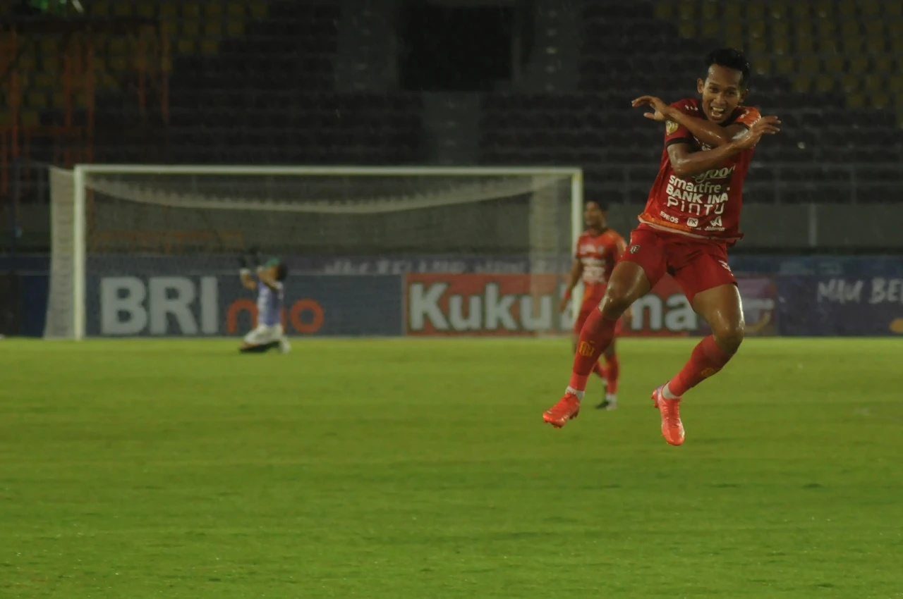 Bali United FC Bantai...