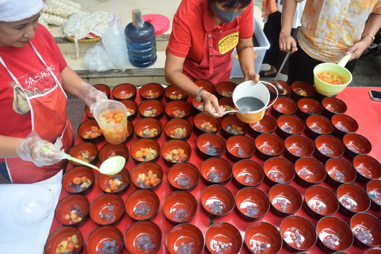 Indahnya Berbagi Makanan...