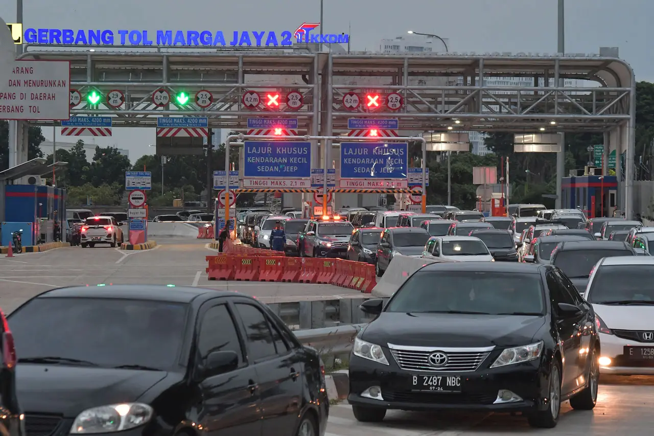 Pengoperasian Tol Becakayu...