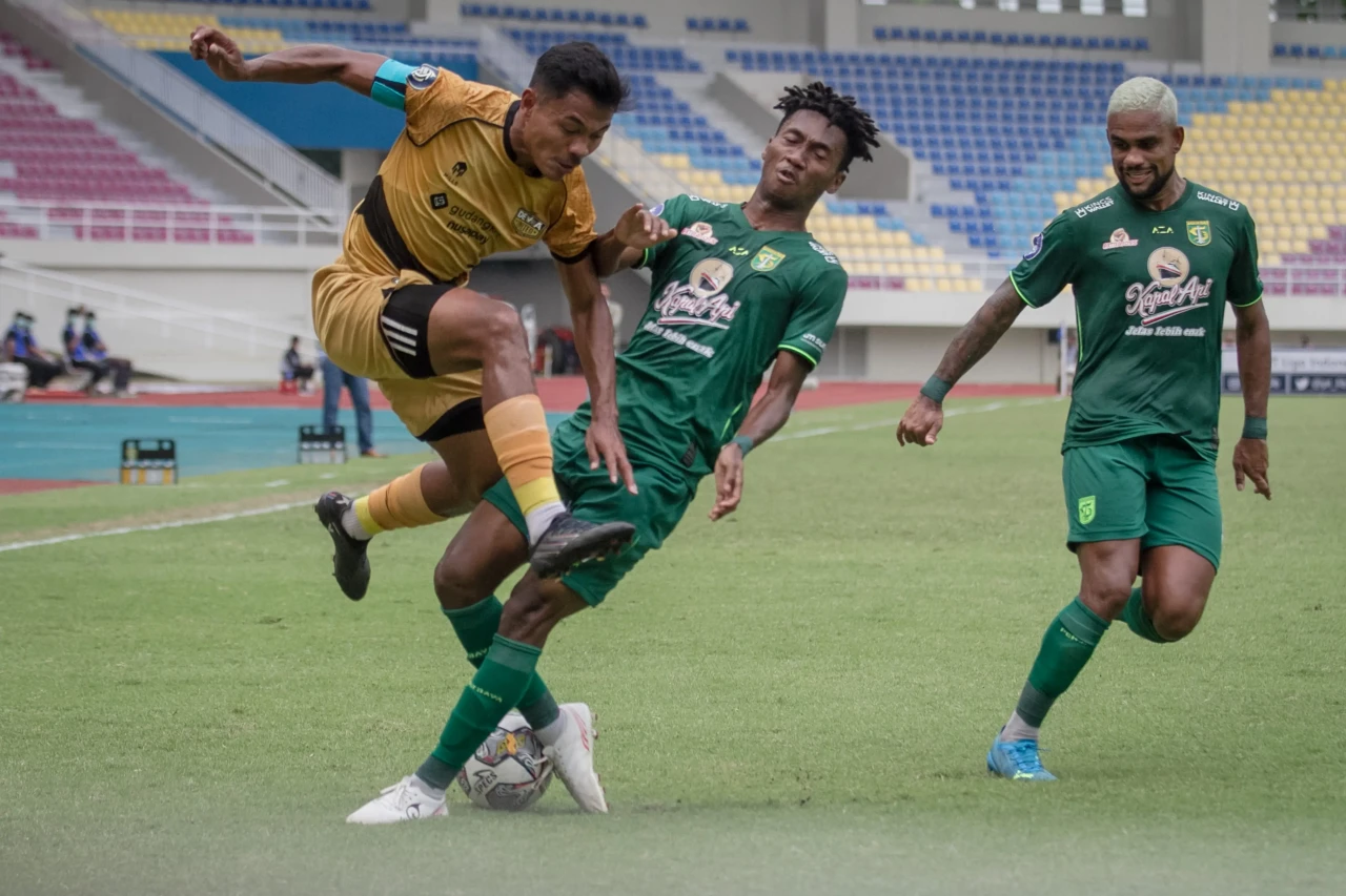 Persebaya Menang atas...