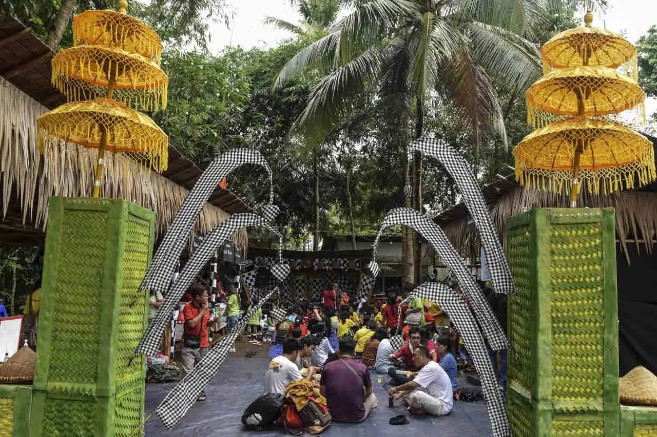 Rayakan Natal dengan...