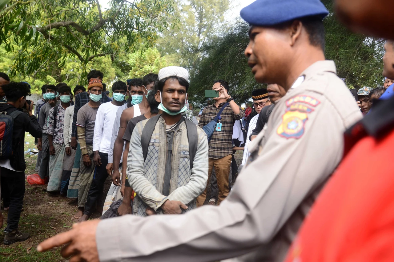 57 Imigran Rohingnya...