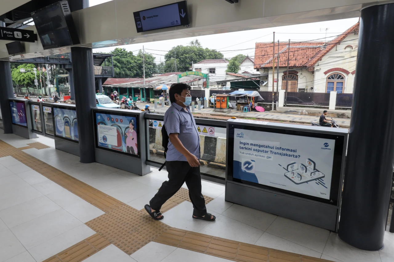 Penampakan Halte TransJakarta...