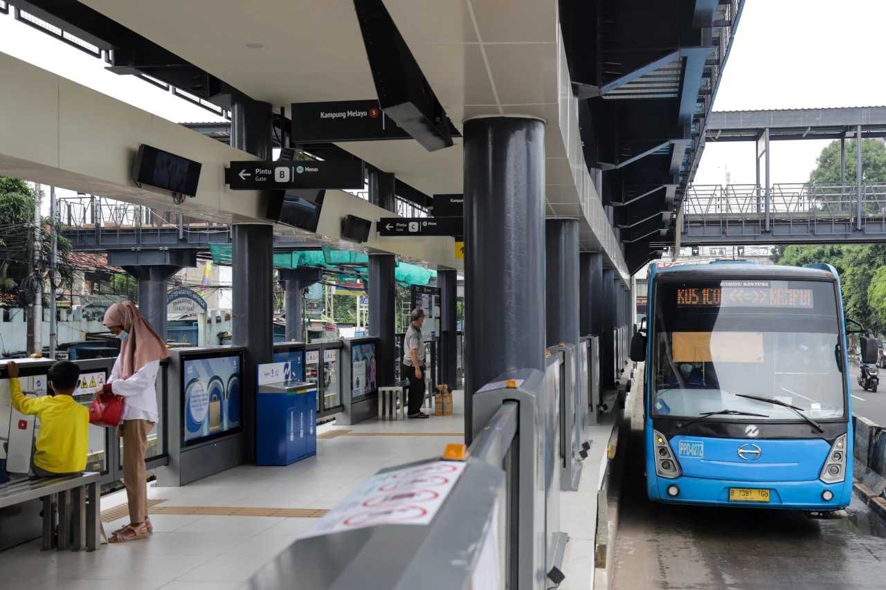 Penampakan Halte TransJakarta...