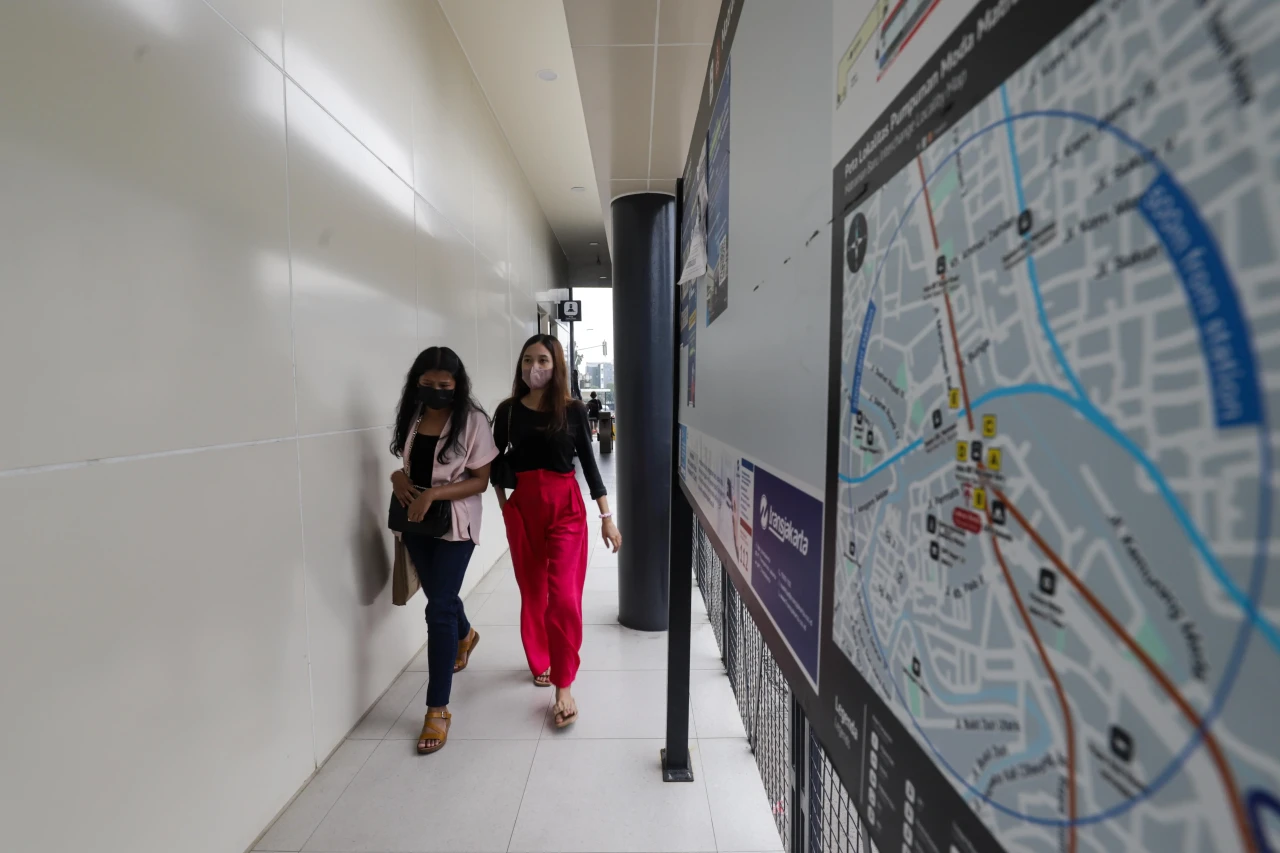 Penampakan Halte TransJakarta...