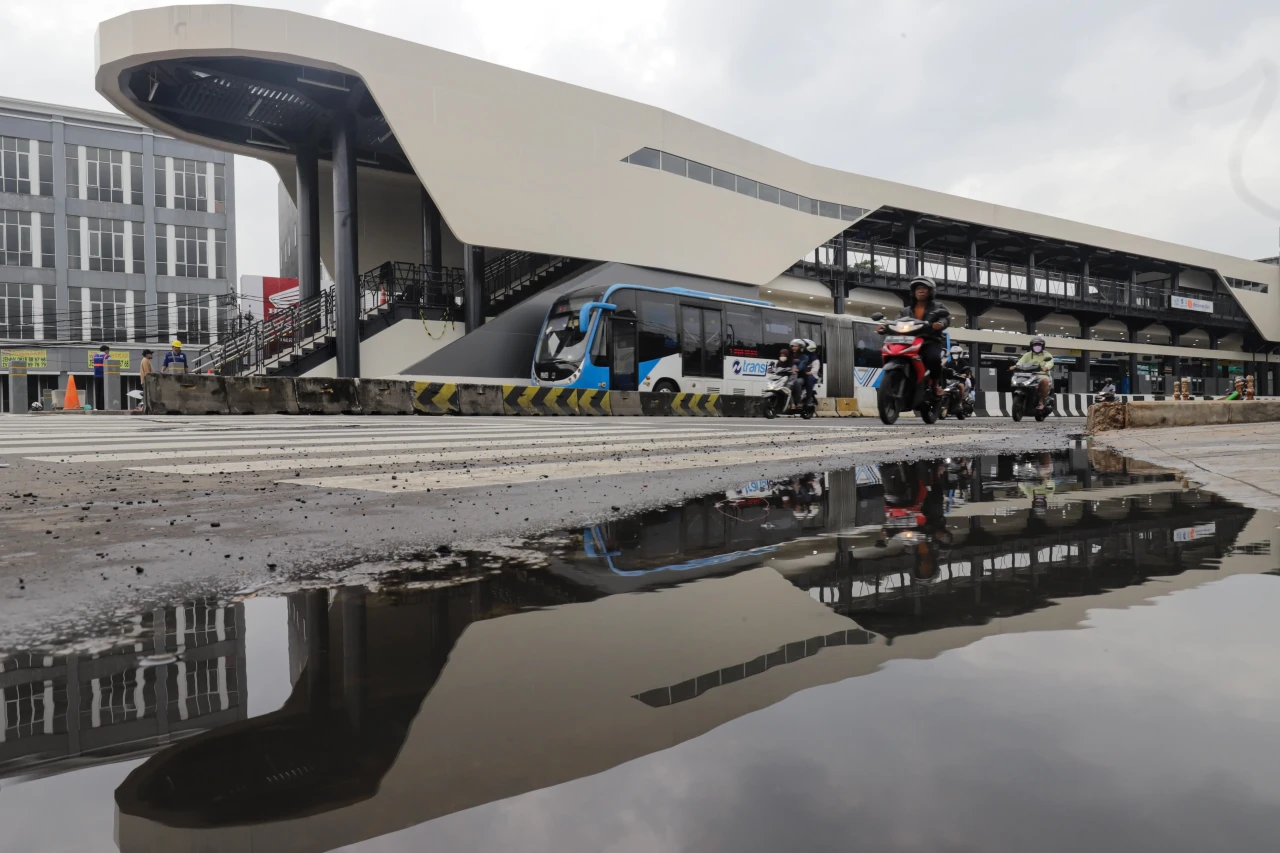 Penampakan Halte TransJakarta...
