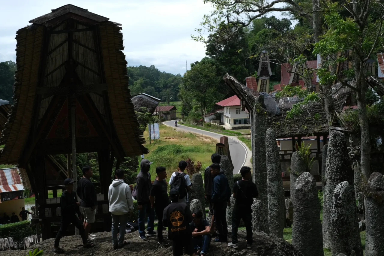 Wisata Menyusuri Situs...
