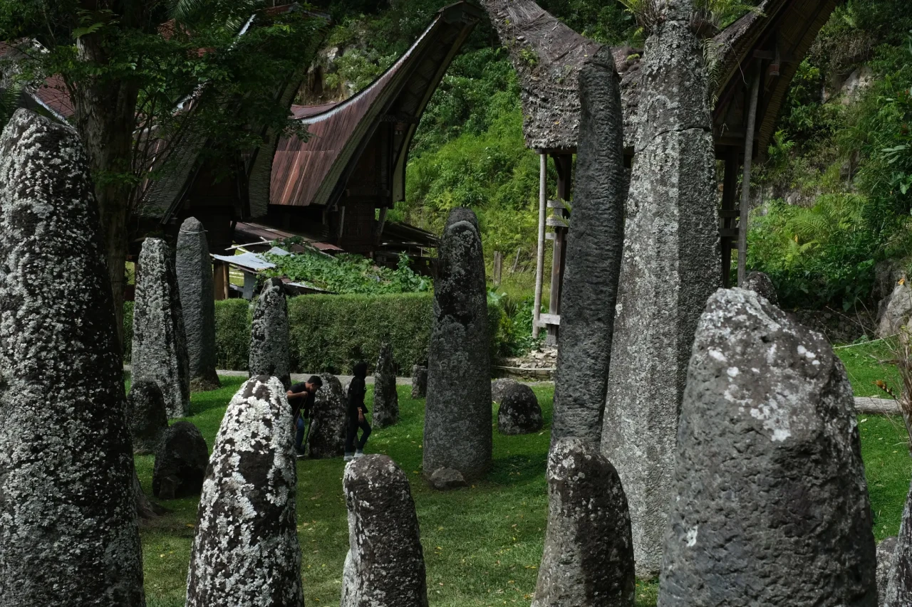 Wisata Menyusuri Situs...