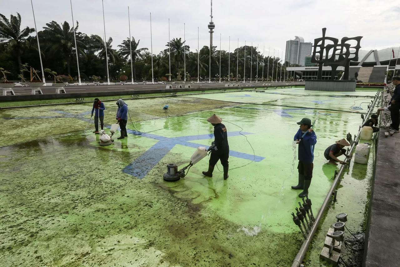 Perawatan Kolam Air...