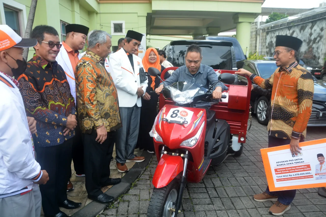 PKS Gelontorkan Bantuan...