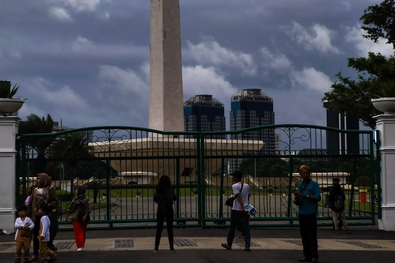 Liburan ke Monas Meski...