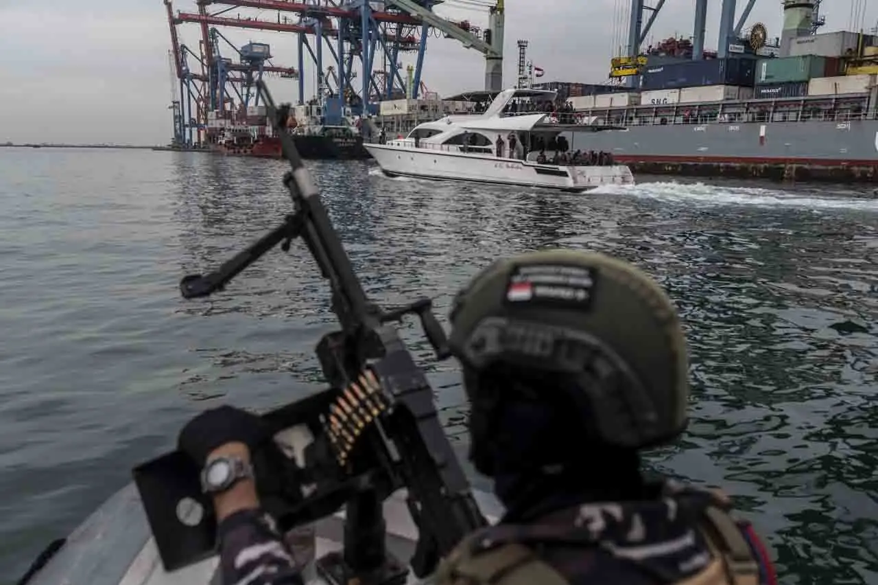 Aksi Prajurit TNI AL...