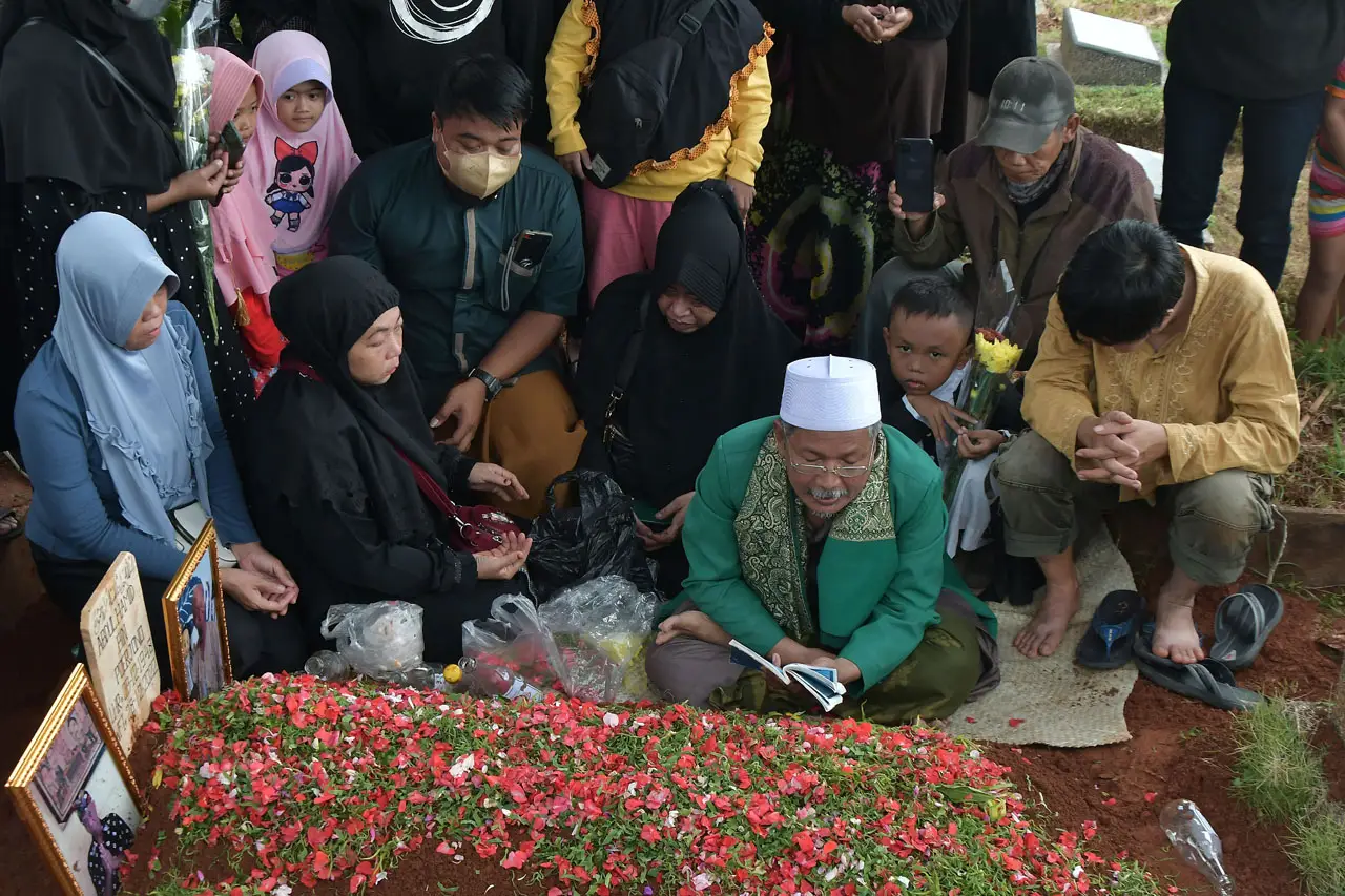 Tangis dan Doa Iringi...