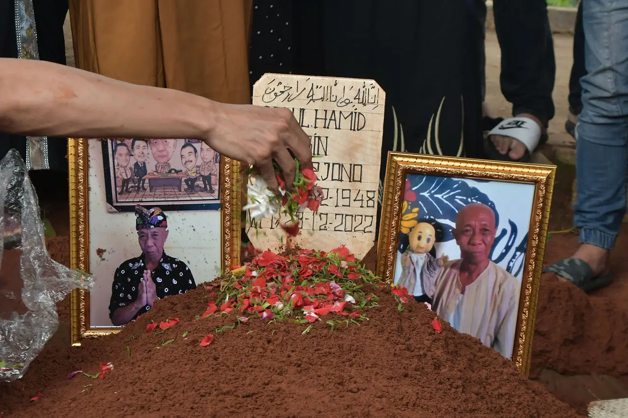 Tangis dan Doa Iringi...