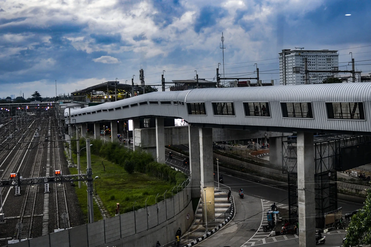 Pembukaan Skywalk Stasiun...