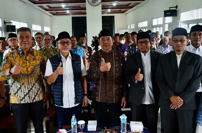 Sambangi Pesantren Darul...