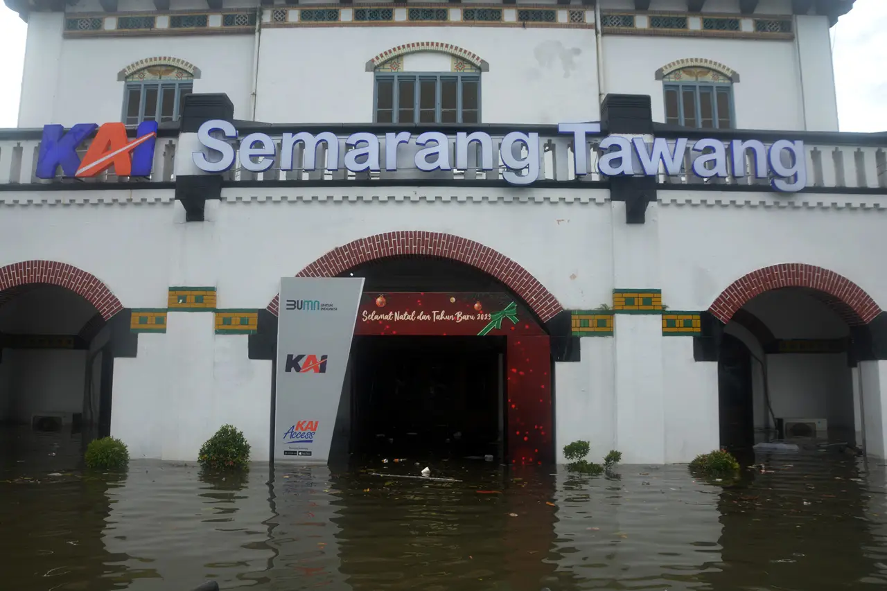 Stasiun Semarang Tawang...