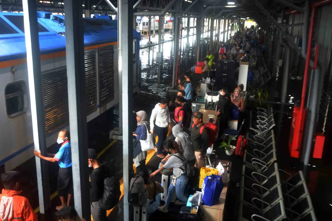 Stasiun Semarang Tawang...
