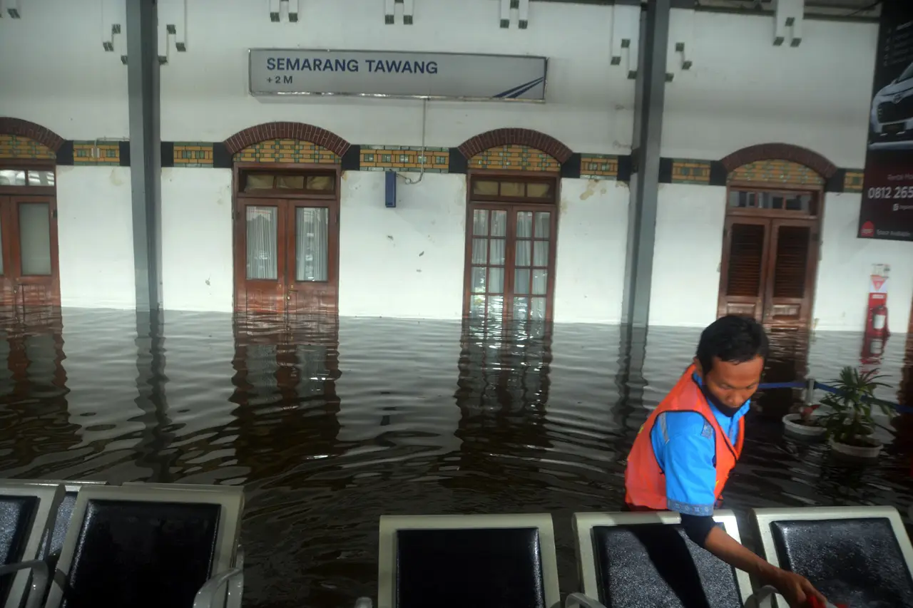 Stasiun Semarang Tawang...