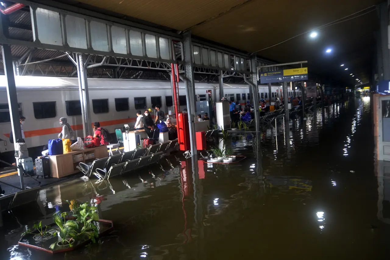 Stasiun Semarang Tawang...