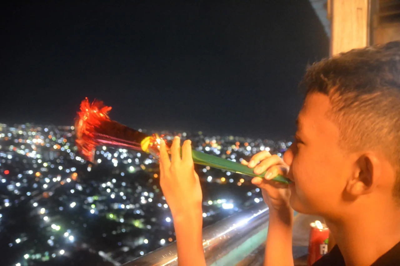 Menikmati Malam Pergantian...