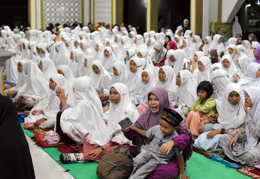 Ribuan Jamaah Hadiri...