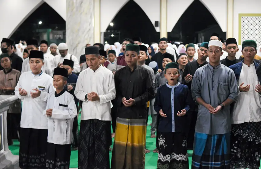 Ribuan Jamaah Hadiri...