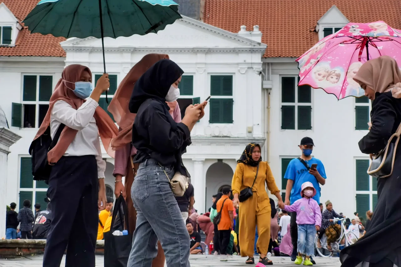 Mengunjungi Kawasan...