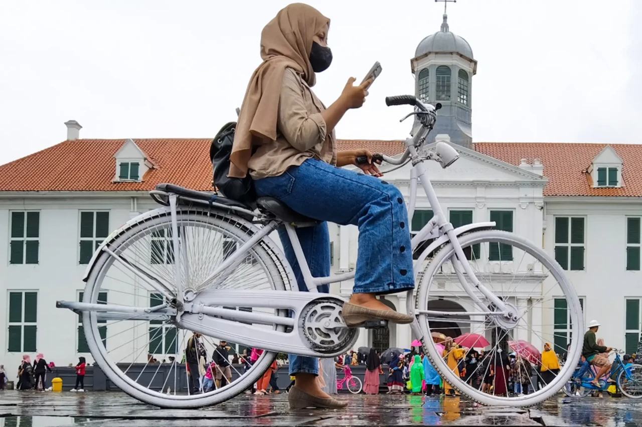 Mengunjungi Kawasan...