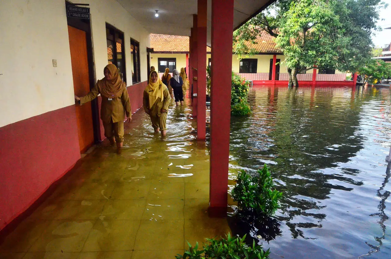 4 Sekolah Terdampak...