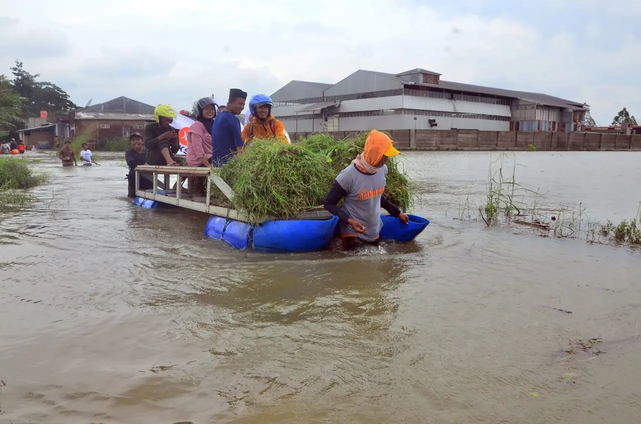 Banjir di Kudus Meluas,...