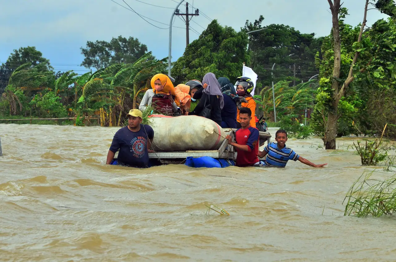 Banjir di Kudus Meluas,...