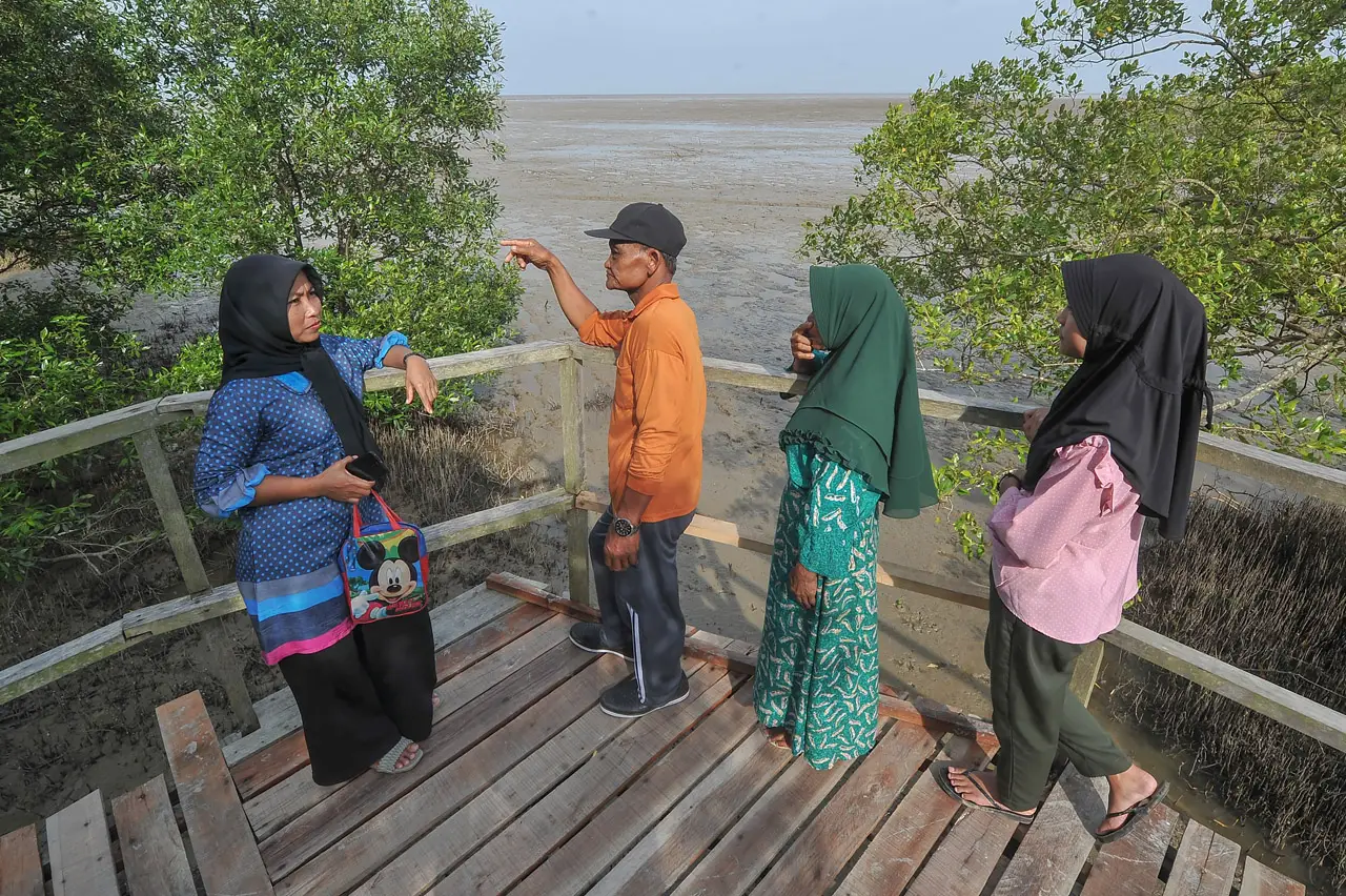 Mengunjungi Ekowisata...