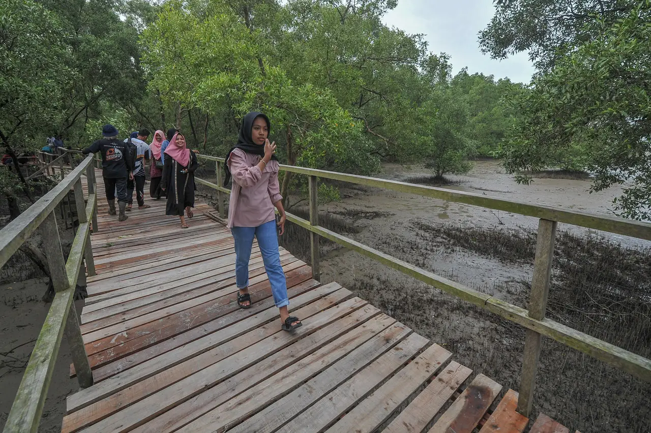Mengunjungi Ekowisata...