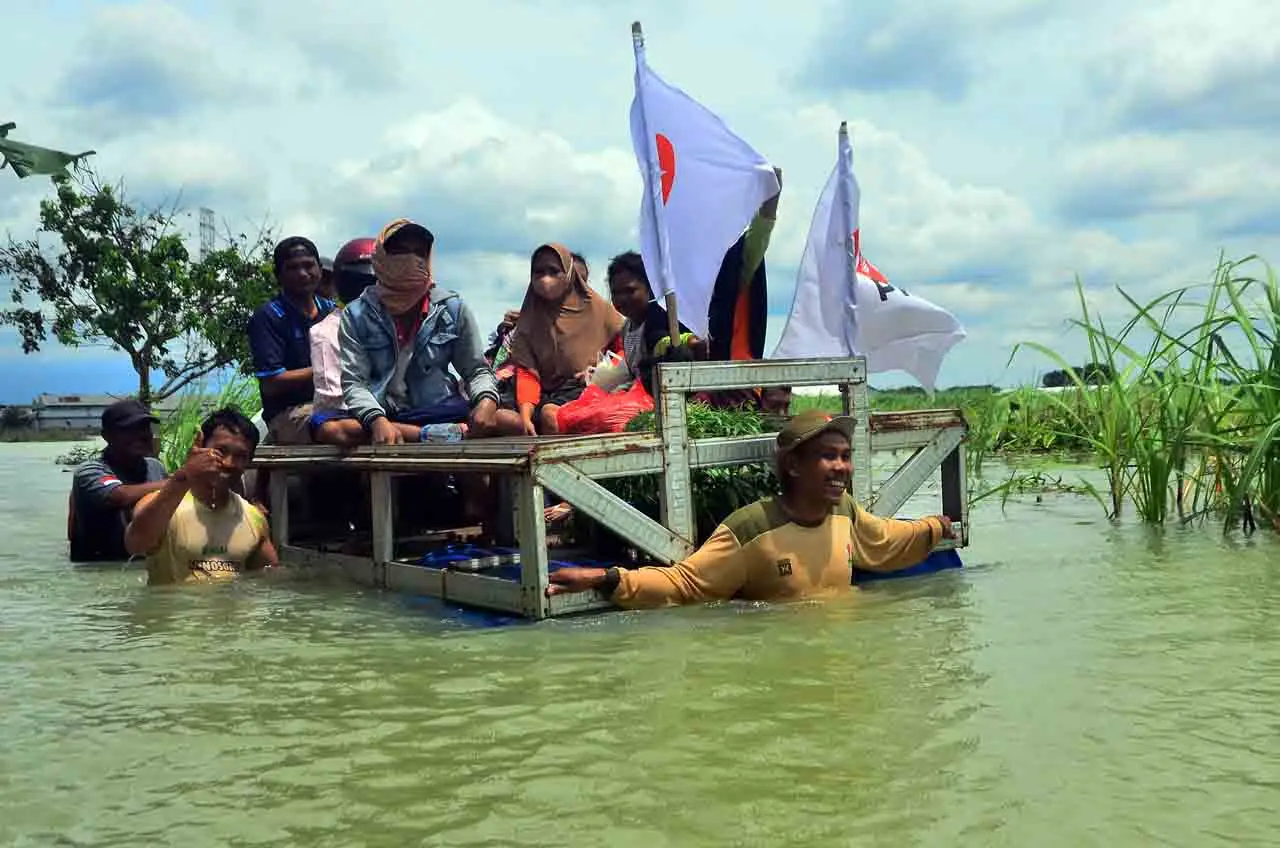 Akses Jalan Desa Putus...