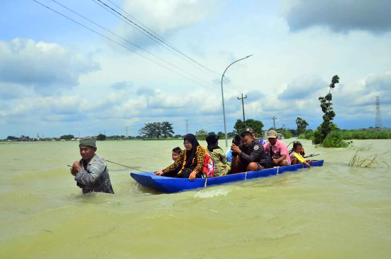 Akses Jalan Desa Putus...
