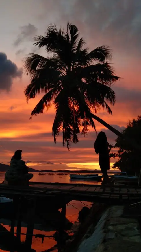 Menikmati Senja di Pulau...
