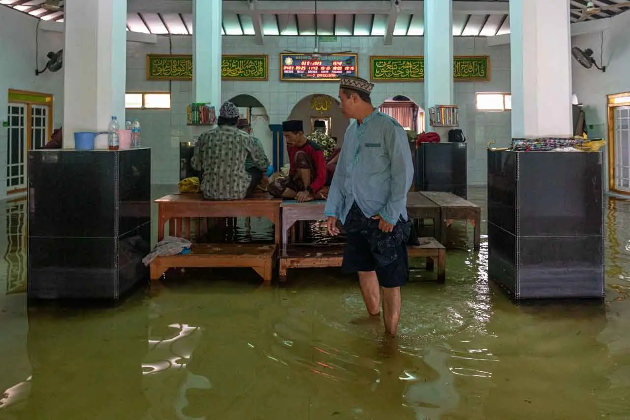 Masjid Terendam Banjir,...