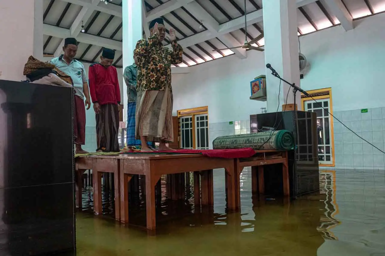 Masjid Terendam Banjir,...