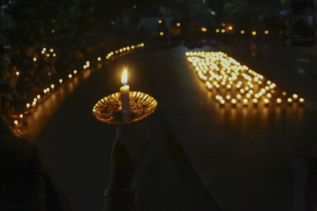 Penyalaan 1000 Lilin...