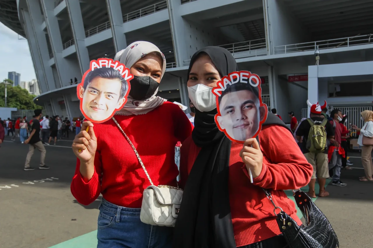 Antusiasme Warga Nonton...